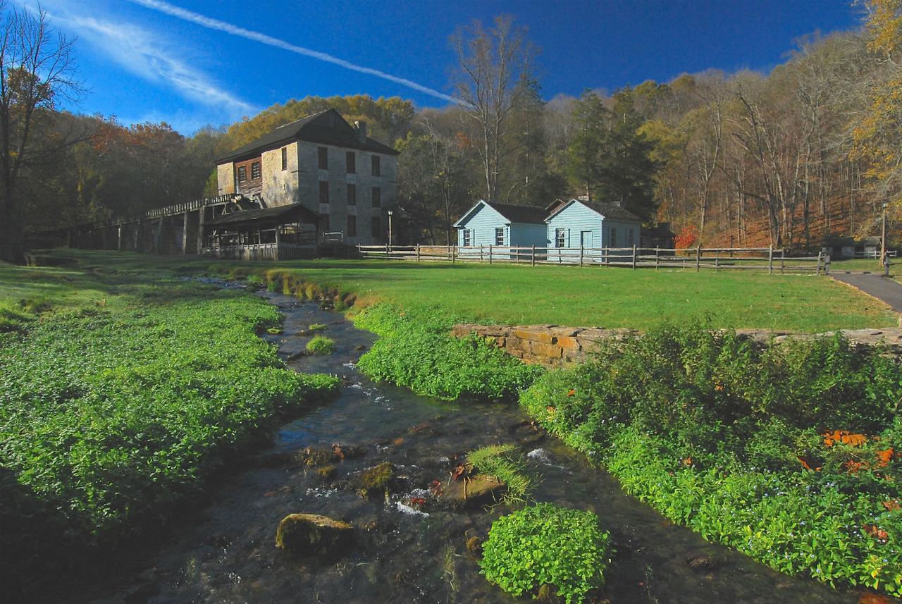 Spring Mill Inn Mitchell Eksteriør billede